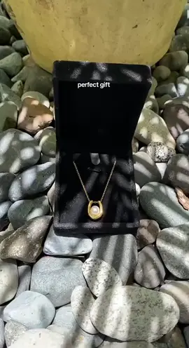 perfect gift  #necklaceforwomen #pearlnecklace #fyp 