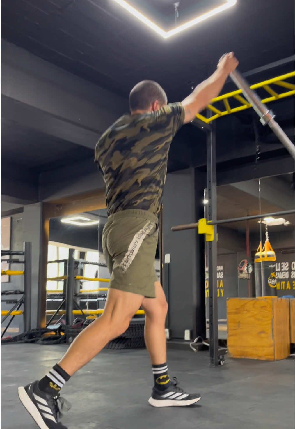 Rutina funcional para boxeadores. 10 ejercicios de 40s de trabajo por 20 de descanso, repite esto 4 rondas y vuélvete una máquina de pelea.  #boxing #gym #workout #boxeo #clasesdeboxeo 