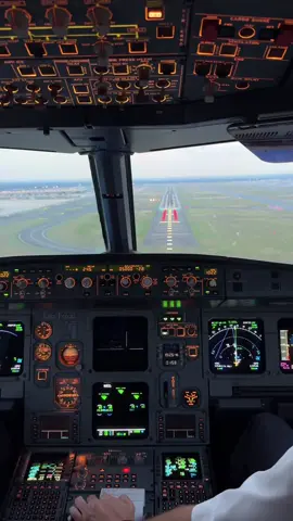 Landing yang lancar aman dan mulus🛬😀#fyp #xyzbca 