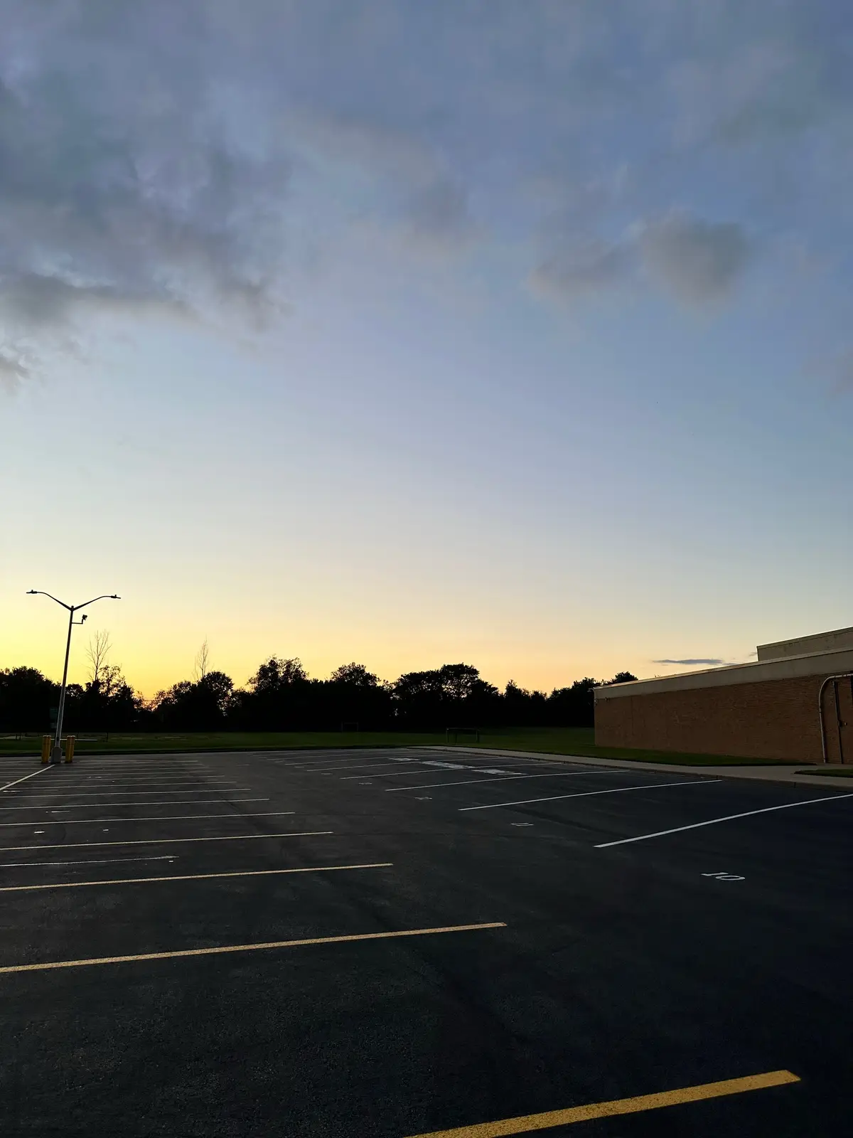 I used to see sunrises entering work and now with my new spot I can catch some good sunsets if I’m late enough. #schoolnurse #sunset 