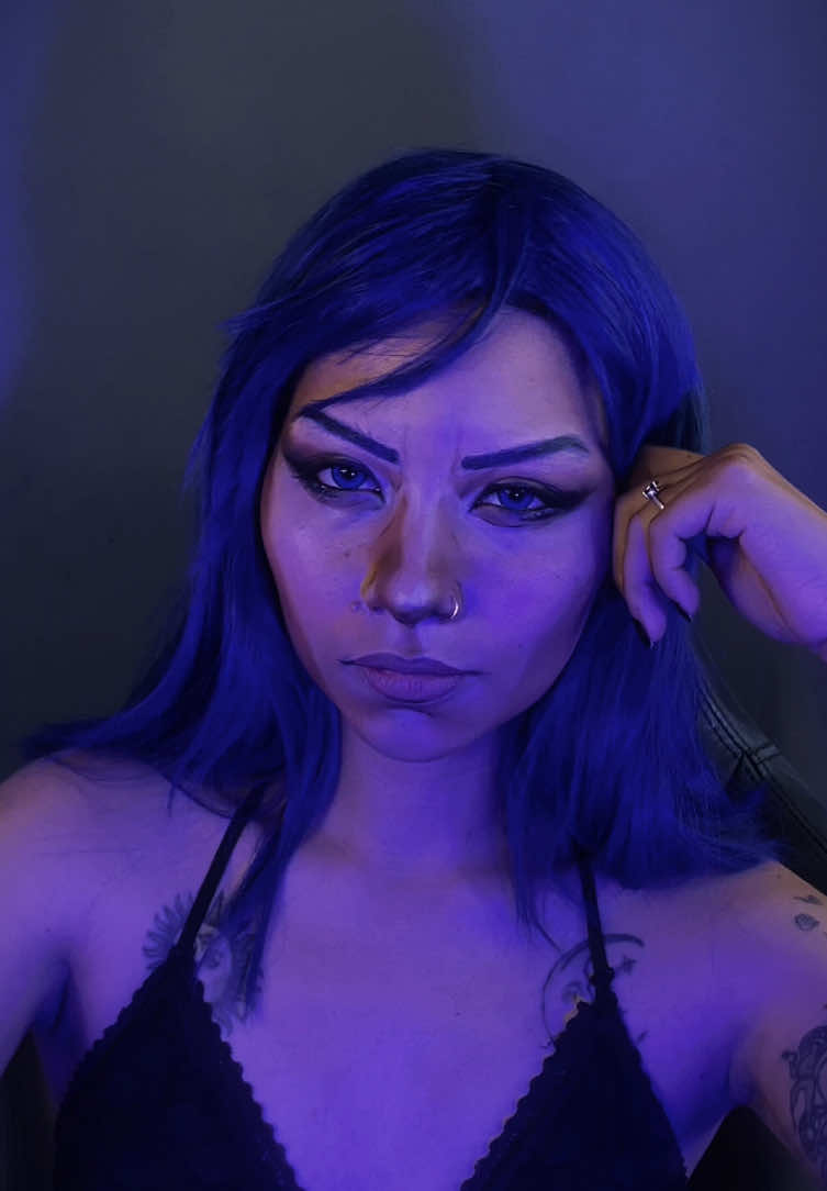 Yo todo el video 😠 jsjs bueno para ser mi primer intento de este tipo de maquillaje donde se cambian las facciones y demás no quedó tan mal! #caitlynkiramman #arcanecosplay #caitlyncosplay 