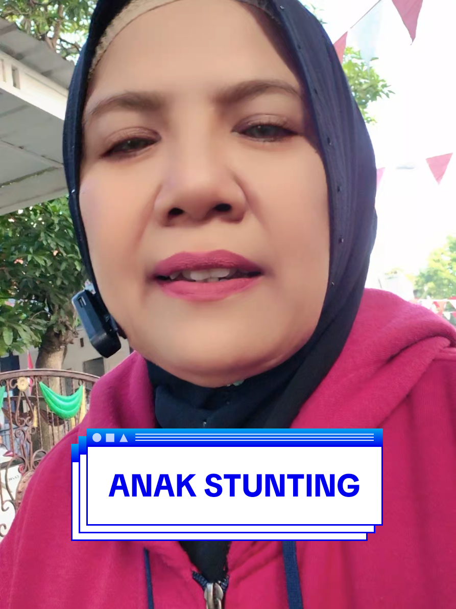 Anak stunting adalah kondisi gagal tumbuh pada balita akibat kekurangan gizi kronis (dalam jangka panjang), yang ditandai dengan tinggi badan yang lebih rendah dari standar usianya. Stunting juga dapat menghambat perkembangan kognitif dan meningkatkan risiko penyakit di masa depan, serta disebabkan oleh asupan gizi ibu saat hamil dan anak yang buruk, infeksi berulang, atau sanitasi yang tidak baik. Berdasarkan data Survei Status Gizi Indonesia (SSGI) tahun 2022, prevalensi stunting di Indonesia adalah 21,6%. Ini berarti sekitar 1 dari 5 anak balita di Indonesia mengalami stunting. Meskipun terjadi penurunan dari tahun sebelumnya (24,4% pada tahun 2021), angka ini masih tergolong tinggi dan menjadi perhatian serius. Data prevalensi stunting di Jawa Barat mengalami penurunan, dari 24,5% di tahun 2021 menjadi 20,2% pada tahun 2022 dan terus menurun hingga 15,9% pada tahun 2024. Penurunan ini berdasarkan hasil Survei Status Gizi Indonesia (SSGI) dan upaya yang dilakukan pemerintah provinsi melalui berbagai program seperti pemenuhan gizi, peningkatan akses air bersih, dan sanitasi. #Ernaj3h #jabar   #indonesia #jabar