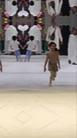 Masha Allah 🤲 🕋 Cute baby girl in Haram Sharif... #tiktok #liveincentiveprogram #2026 #trending #tiktokshop 