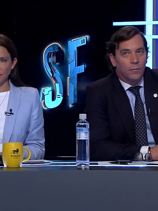 “¡ @joseantoniokast puso a su hijo como candidato a diputado!” @JPSanhuezaT cuestiona el mérito de su hijo para llegar al Congreso y, por otro lado, recuerda su ausencia en la comisión por robo de cables, pese a estar vinculado por una foto con el líder de la banda