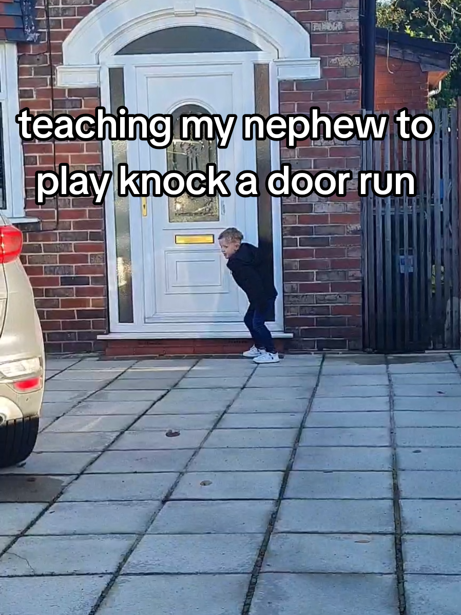 teaching my nephew to play knock a door run #nostalgia #fyp #uncle #manchesterunited #banter 