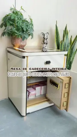 ✨ Mesa de Cabeceira Inteligente Tiger ✨ Design moderno e funcional para deixar seu quarto mais prático e sofisticado! A mesa conta com carregamento sem fio seguro, ideal para manter seus dispositivos sempre prontos, além de uma fechadura oculta por impressão digital, garantindo segurança e praticidade para seus pertences. Tecnologia, estilo e conveniência em um só móvel que está em alta na decoração inteligente! 🔑 Recursos principais: 	•	Carregamento sem fio rápido e seguro 	•	Fechadura biométrica oculta 	•	Design elegante e minimalista 	•	Funcionalidade moderna para o dia a dia ⸻ Encontre em: https://br.shp.ee/37obtn2?smtt=0.0.9 #MesaDeCabeceiraInteligente #Tiger #TecnologiaEmCasa #DecoraçãoModerna #carregamentosemfio 