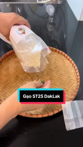 Gạo ST25 Daklak dẻo, thơm, trắng ngon. #chubangao #gaost25 #gaongon #comnha  @TrangSin #trangsin 