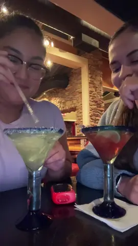 girls nightttt 😝😝 round 1 @amber #chilis #marg 