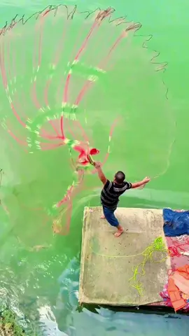 Look at the perfect geometric circle created by finishing nets. It's so artistic! #skill #Fishing #NetCaster #amazingChinesepeople #havefun #interesting #share