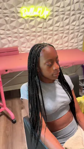 Watch me do some smed knotless braids for my regular pre-teen for back to school❤️ that red bull gon do it for me everytime 😭 #braidersontiktok #columbiastylist #knotlessbraids #fyp 