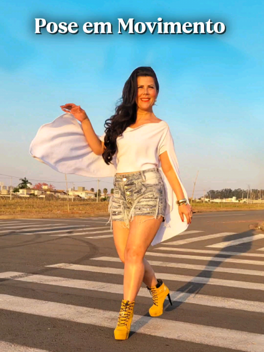 Deixei o passo a passo na legenda de como fazer FOTO EM MOVIMENTO 📸 Salva para fazer depois 😉 Dica: vai se movimentando enquanto o fotógrafo clica várias vezes, depois é só escolher o clique perfeito! 📸