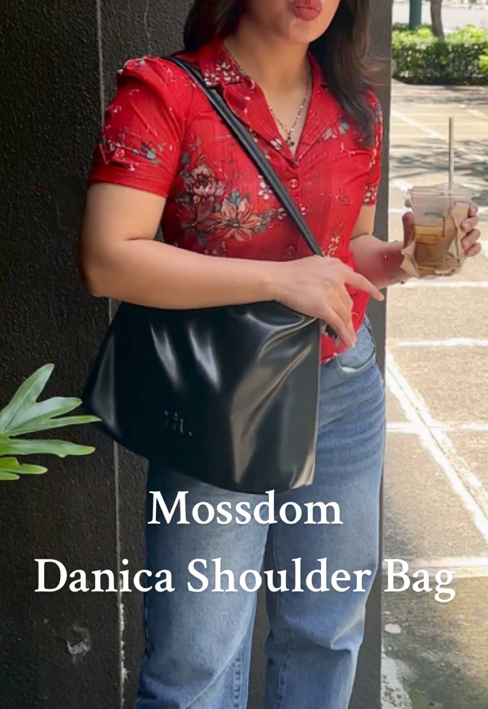 Grabe naman ang capacity ng bag nato pati bahay nyo kasya na 😁 @MOSSDOOM.PH  #bagforwomen #mossdombag #mossdomdanicabag #mossdomshoulderbag #spaciousbag 