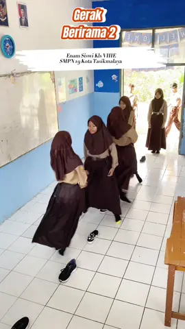 Gerak Berirama Part 2 Enam Siswi Kelas VIIIE @SMP Negeri 19 Tasikmalaya @Rynaptri_ @zarraaaa @fitrigurnitasari4 @Namarlina @La_L3L4🦋 @r @Khanza with an H 