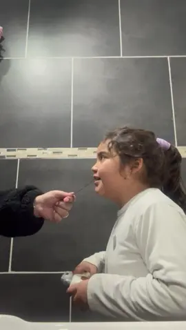Tips para que le saquen los dientes a sus terreneitors 😜😜 #paratiiiiiiiiiiiiiiiiiiiiiiiiiiiiiii #greenscreen #fyp #viral_video #infantiles 