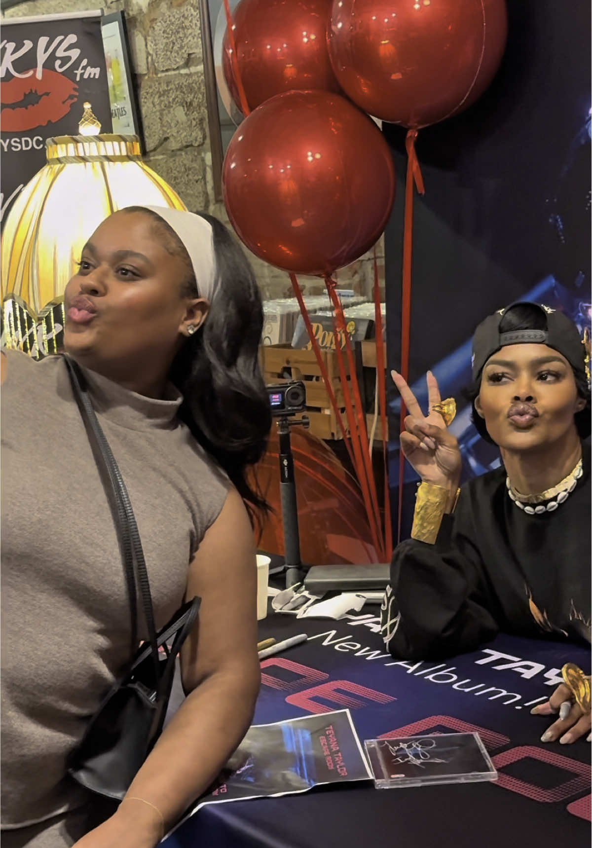 Get out in the streets and meet da fans!!! #teyanataylor #escaperoomalbum #byrdland #byrdlandrecords #dctok #dctiktok #courtneyjinean #thingstodoindc #albumsigning #viralvideo 