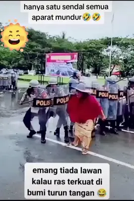 @okim73:jangankan untuk melawan 1 suami, 1 pleton polisipun dibikin mundur kalau sama emak