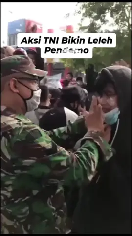 TNI hadir bukan hanya sebagai penjaga kedaulatan, tetapi juga sebagai pelindung rakyat yang senantiasa mengutamakan kemanusiaan di atas segalanya. #tni_prima #tni_humanis #tni_rakyat #tni_baik #fyp 