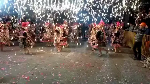 AFFAP CONFIRMA TRES DÍAS DE LA ENTRADA DE CH’UTILLOS El presidente de la Asociación de Fraternidades Folklóricas y Autóctonas de Potosí (AFFAP), Santiago Cruz, confirmó que la Festividad de Ch’utillos se desarrollará durante tres días consecutivos, decisión que ya fue comunicada al alcalde interino, Waldo Porcel, y a otras autoridades municipales. La programación culminará el domingo 31 de agosto con la esperada entrada de las delegaciones folklóricas de los 41 municipios del departamento, que llegarán a la ciudad para rendir homenaje al Señor de San Bartolomé y compartir sus expresiones culturales con la población potosina y visitantes.