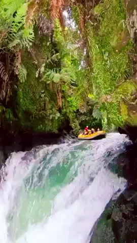 Pura Emoção que Transborda!  Quando o coração bate mais forte e a alma se arrepia, é porque estamos vivendo algo único: pura emoção. São momentos que marcam a vida, que não voltam e que merecem ser sentidos intensamente. Deixe-se envolver, permita-se sentir e compartilhe essa energia que contagia. Não deixe passar em branco, viva hoje como se fosse o último dia! ✨ 👉 Curta, comente e marque aquela pessoa que te faz sentir pura emoção! 👉 Compartilhe agora e espalhe essa vibe! #PuraEmoção #SentirÉViver #EnergiaPositiva #Intensidade #MomentosÚnicos 