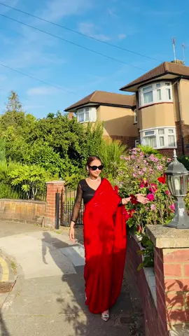 Nepali girl’s favourite cultural dress is saree ❤️🫶😘🌍@skysus02🧿 #fypviralシ #teejspecial #londontiktok #trendingsong #nepalisong 