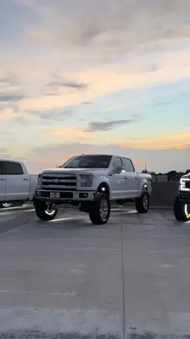 Under your spell of love 🤍🤍 #bubbatruck🌾 #f150 #liftkit #fordsfinest #ford 