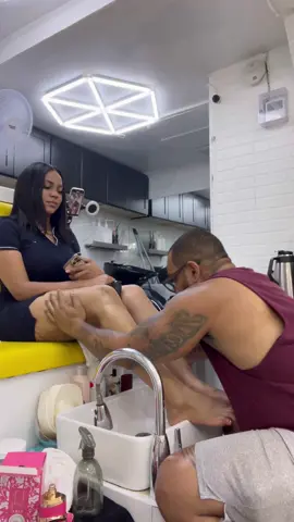 Que tanto disfrutaria un masaje en tus pies despues de hacerte el pedicure @villegadavinchi7 