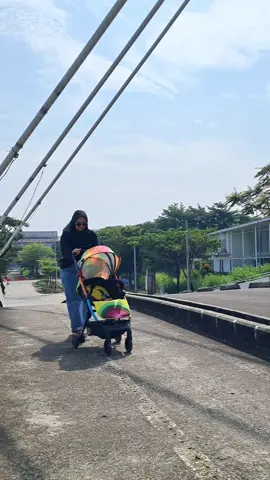 siapa yang belum punya stroller keren ini? yukk order sekarang!#fypシ #strollermurah #strolleranak #traveling 