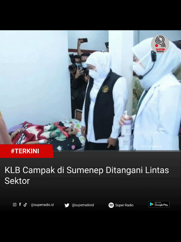 Penanganan kejadian luar biasa (KLB) kasus campak yang telah menyebabkan 17 kematian di Kabupaten Sumenep, Jawa Timur melibatkan lintas sektor. Pemkab Sumenep telah menerjunkan tim khusus ke lima wilayah terdampak, dan mengingatkan masyarakat untuk mewaspadai jenis penyakit dengan menerapkan Perilaku Hidup Bersih dan Sehat (PHBS), dan menerapkan protokol kesehatan. Simak informasi selengkapnya di website superradio.id #campak #sumenep #jatim #KLB #superradio 