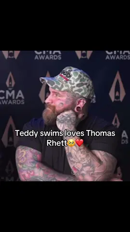 Teddy swims love Thomas Rhett🥹❤️#thomasrhett #concerts #country #teddyswims #thomasrhettmusic #fyp 
