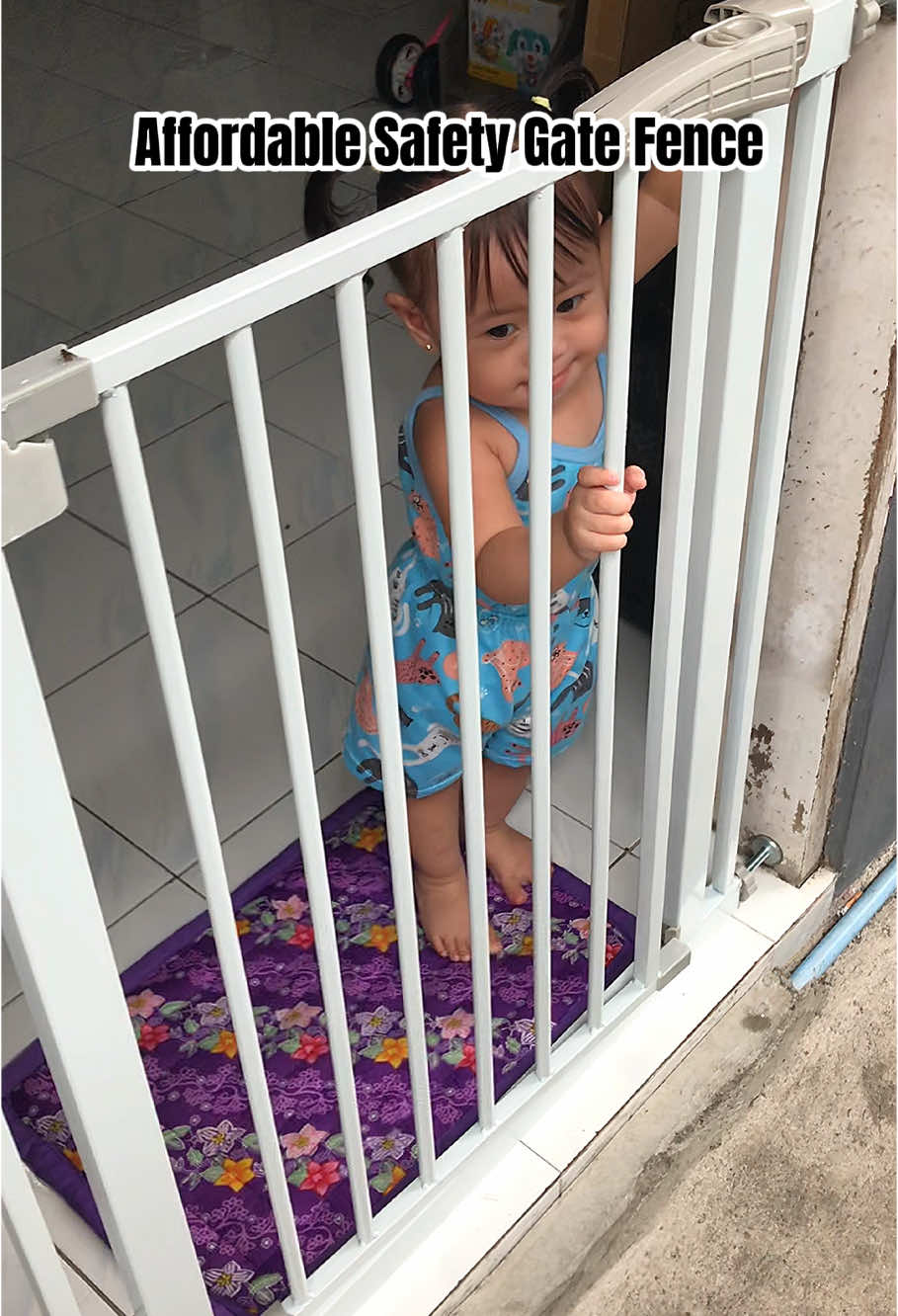 affordable safety gate fence #safetygate #safetygatefence #safetygateforbaby #safetygateforpets #fyp 