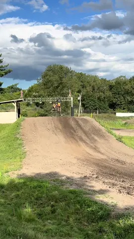 😈