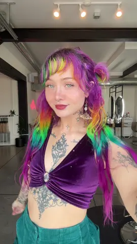 throw back to my vivid rainbow 💖💖 can’t wait to get it refreshed soon! enjoying my pastels right now though ✨✨
