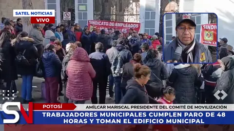 TRABAJADORES MUNICIPALES CUMPLEN PARO DE 48 HORAS Y TOMAN EL EDIFICIO MUNICIPAL El Sindicato de Trabajadores Municipales de Potosí cumple hoy el segundo día del paro de 48 horas, como parte de una medida de presión que incluye la toma física del edificio Municipal. La protesta se intensificó luego de la destitución de dos funcionarios, hecho que generó malestar y rechazo entre los trabajadores del sector. Amílcar Mariscal, presidente del Comité de Movilización, informó que la decisión de realizar el paro responde a lo que consideran una acción arbitraria por parte de las autoridades municipales. “No vamos a cesar en nuestras movilizaciones hasta que se revierta la destitución de nuestros compañeros y se respeten los derechos laborales”, declaró.