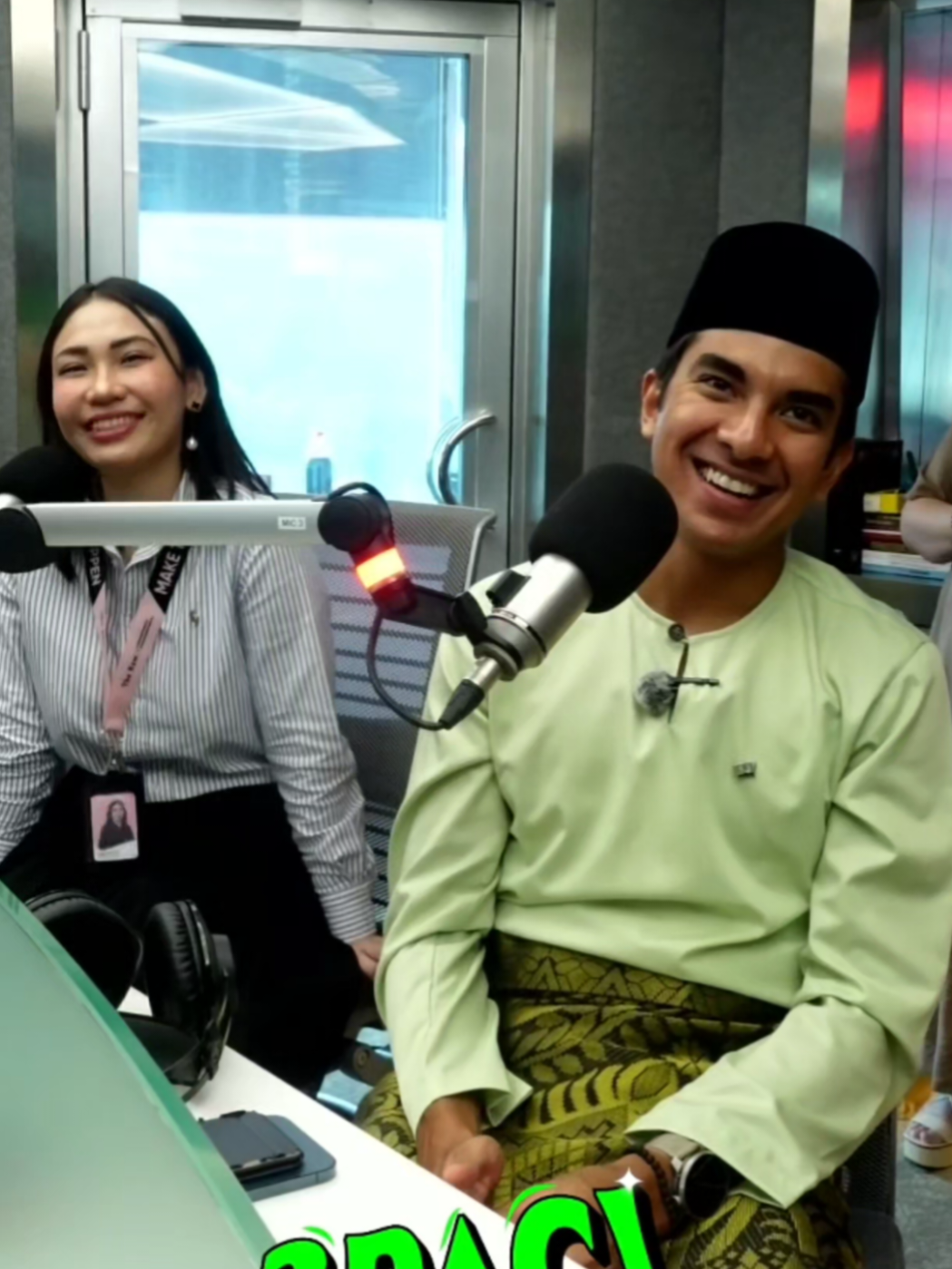 Prt2.  Mission dan Vision orang2 yang educated apabila berkata2 sentiasa memberi semangat, menyuntik jiwa dengan inspirasi dan membuka pintu2 baru untuk mengapai mimpi  dengan keberanian,usaha dedikasi. Dan tak takut untuk mencuba sesuatu yang baru, luar dari kebiasaan mereka untuk kejayaan diri dan orang2 sekeliling. Minda yang segar dipagi hari . Terima kasih @ERA . BASSTheRAWSPaceDOLLAHX3PE. #syedsaddiq #bellaastilah @spacedollah #theraw  #fyyyyy #ghazelynesmael  August 27,2025