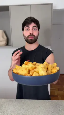 fazendo meu ‘snack favorito’ na airfryer usando só 3 ingredientes! 🍳 🐣 ingredientes: • 3 ovos • 120g de goma pronta de tapioca • 2 fatias de mussarela *pode substituir o queijo por uma pitadinha de sal se você for a manu cit 🫶🏻