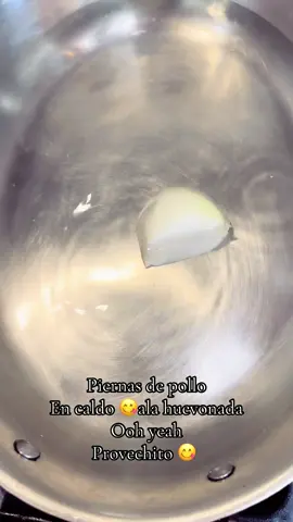 Piernas de pollo en caldo #hashtag #piernasdepolloencaldo#paratiiiii 
