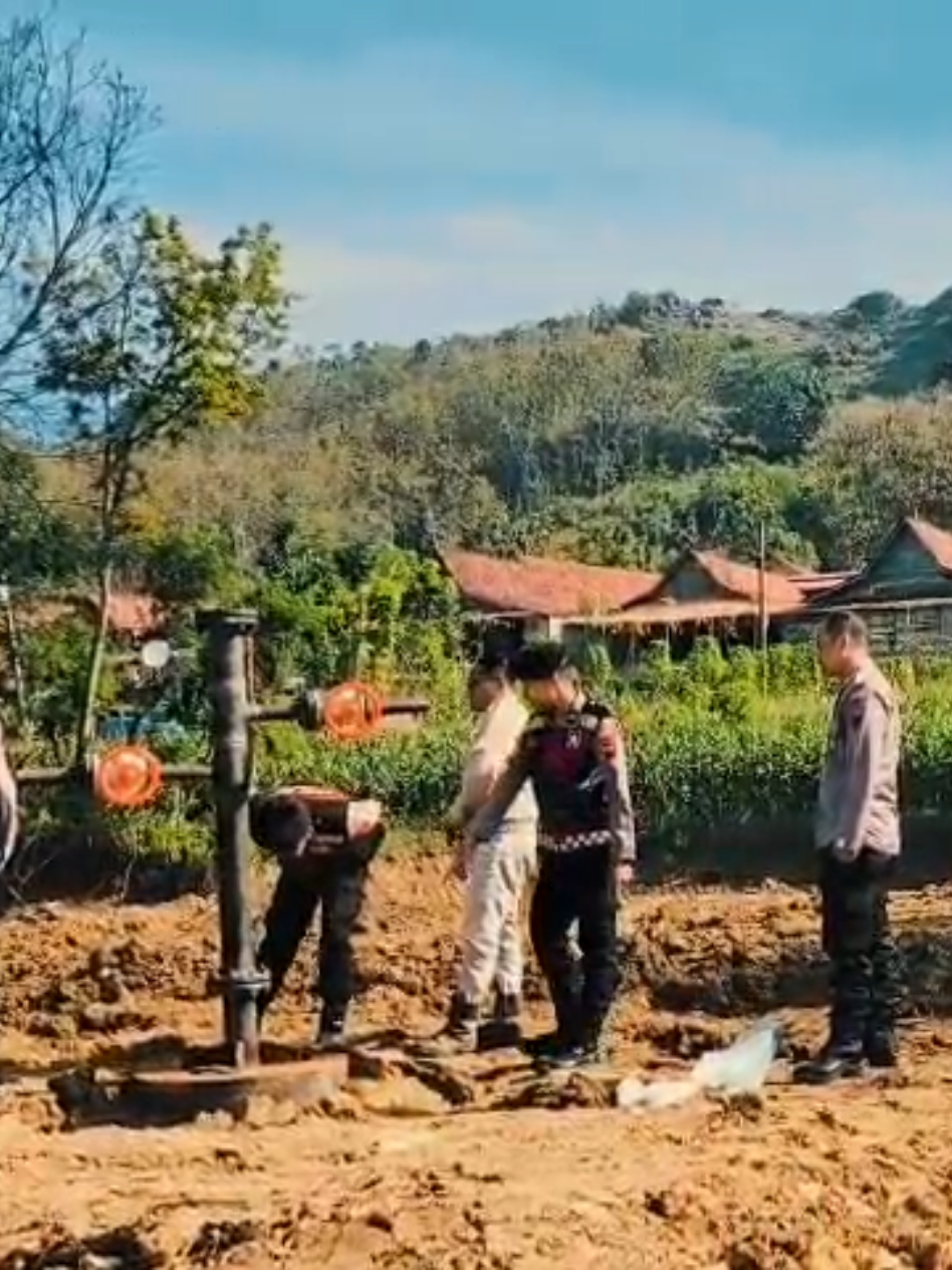 Meskipun api sudah padam di lokasi kebakaran dukuh Gendono desa Gandu, Petugas gabungan masih stand by untuk mengamankan TKP. Selain itu juga secara berkala melakukan pengecekan di titik kebakaran.  Adapun sampai saat ini tidak ditemukan gas beracun apapun, dan petugas Polri juga menyambangi warga yang sudah mulai beraktivitas normal sehari hari.
