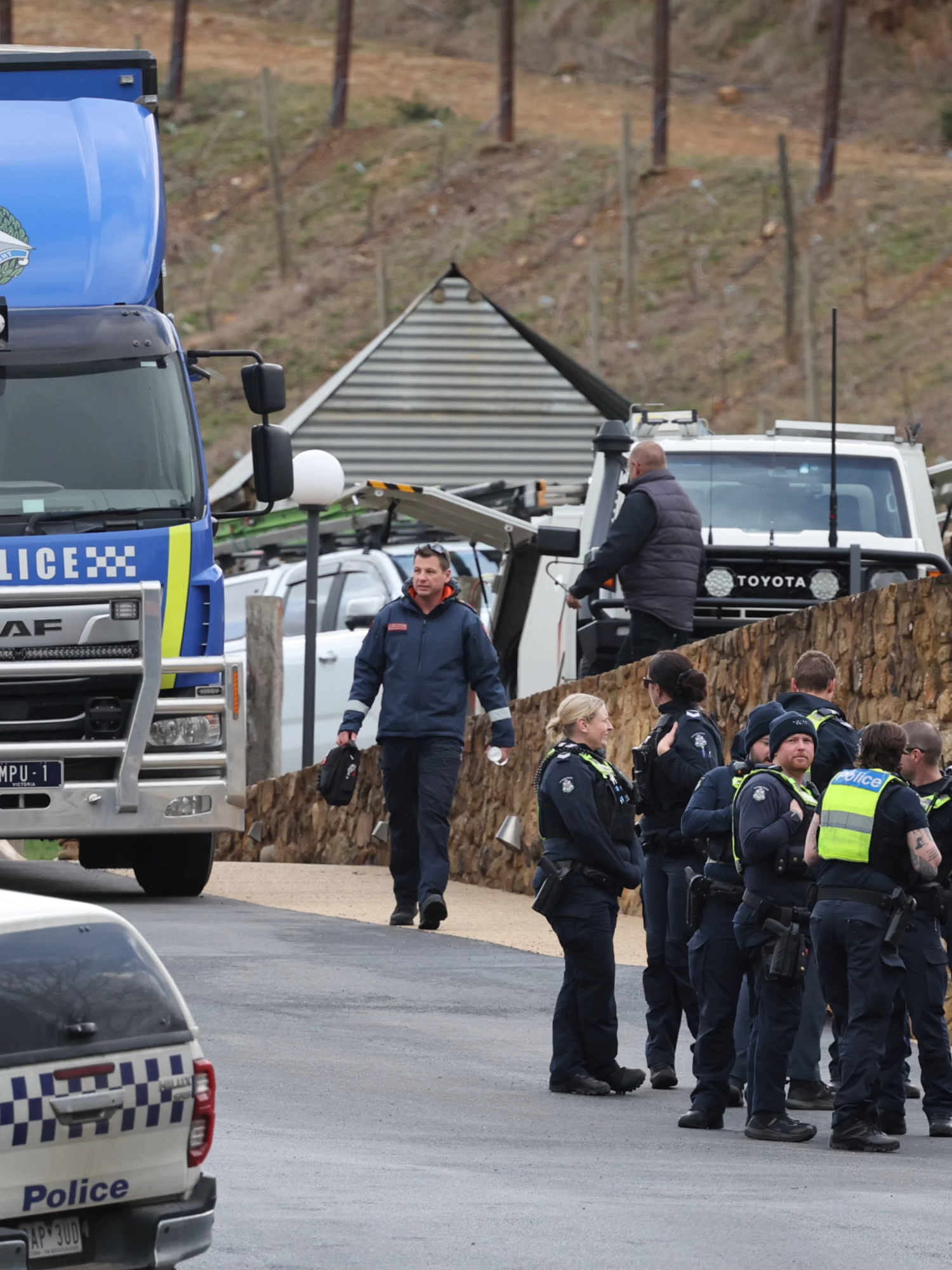 The manhunt for accused police shooter Dezi Freeman continues Wednesday morning after two officers were shot dead on a rural property on Tuesday in Porepunkah, about 300km north east of Melbourne. The slain officers, along with a third policeman who was injured, were among 10 officers who arrived at the remote farm to execute a warrant. Victoria Police Chief Commissioner Mike Bush said a risk assessment had been carried out prior to the operation but would not reveal further details. #crime #truecrime #australia #truecrimetok #melbourne #breaking