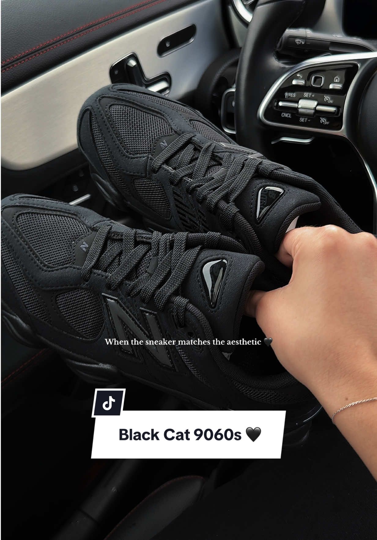 The sneaker that has everyone in a chokehold… #blacknewbalance #newbalance9060 #chunkyshoes #comfortableshoes 
