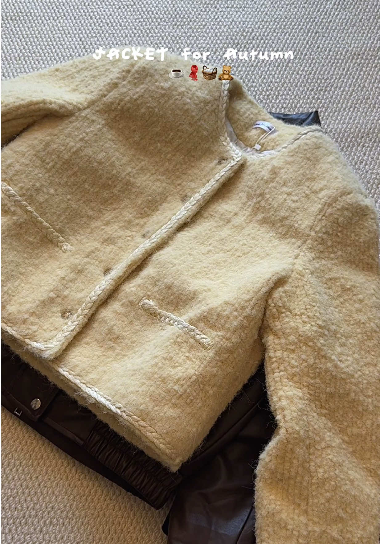 Mấy bà đợi Jacket lâu rùi phải hông 🤩🥳 Điểm danh bên dưới giúp tui tuần này hàng về tui lên live liền liền nheeee 🤎✨💙#xuhuongtiktok #aolennu #shoppinghaul #jacket 