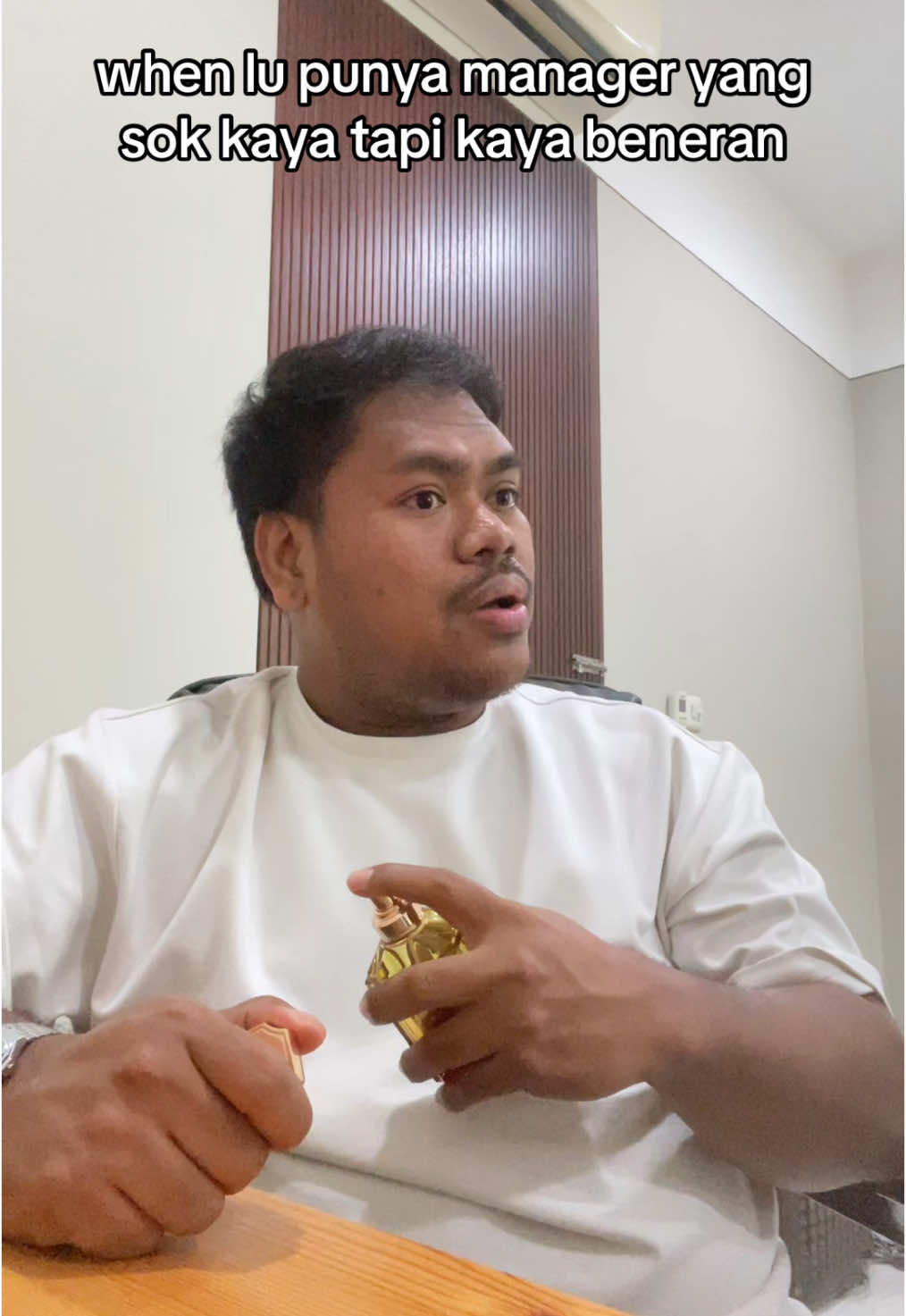 mas raja ini manager kita, rezekinya pelan banget dia, beda sama gua