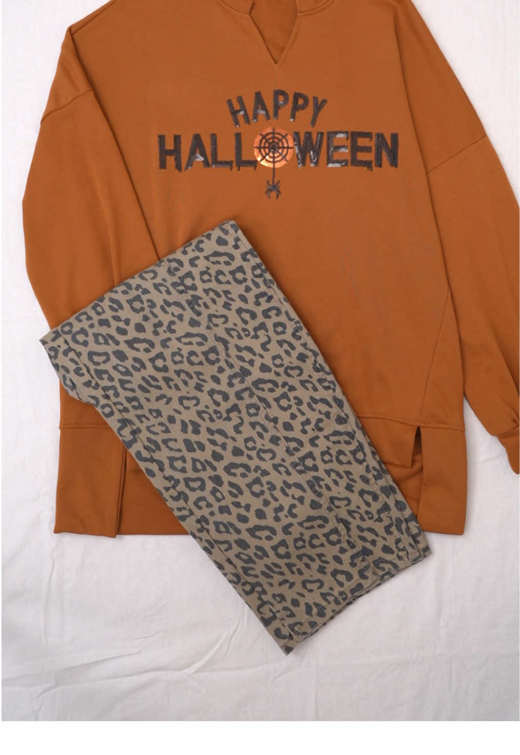 5-minute fits: high-waist leopard pants. Work blazer, brunch crop-done!🔥#dearloverstyle #dearlovershop #OOTD #fyp #fallfashion #leopard #leopardprint #casual #leopardoutfit #widelegjeans 