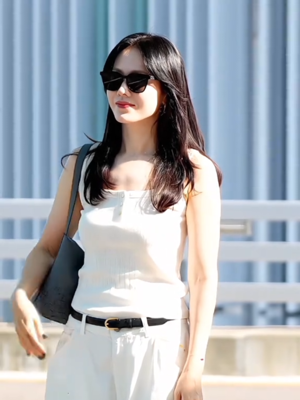 Son Ye Jin at Incheon International Airport today leaving for Venice. #sonyejin #binjincouple #fyp #viral #foryou 