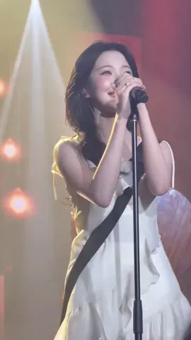 Jiheon has covered Taylor Swift’s “Love Story” for her solo stage at the US stops! #jiheon #fromis_9 #taylorswift #worldtour 