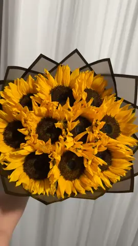 Sunflower bouquet 💛  #newmexico #sunflowerbouquet #ramodegirasoles 