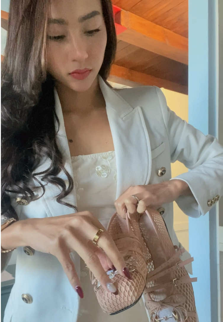 Let’s get ready with me 🤍