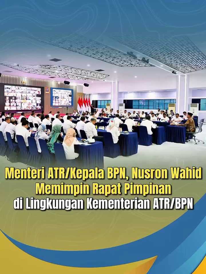Halo #SobATRBPN, Menteri ATR/Kepala BPN, Nusron Wahid memimpin Rapat Pimpinan (Rapim) ke-10 di lingkungan Kementerian ATR/BPN. Rapim ini juga diikuti oleh para pejabat pimpinan tinggi madya dan pratama. Pada kesempatan ini, Menteri Nusron menyampaikan terkait percepatan transformasi digital dalam bidang layanan pertanahan. Simak selengkapnya pada video berikut ya, Sob☝🏼 #IndonesiaLengkap #ATRBPNKiniLebihBaik #ATRBPNMajudanModern #MelayaniProfesionalTerpercaya
