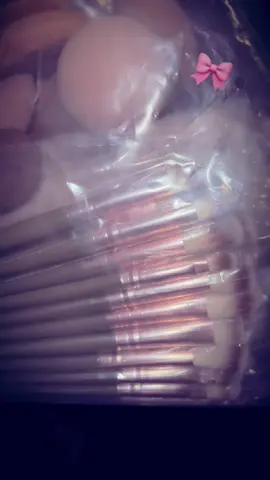 Always have that back up set cause you shouldn’t be using the same ones all the time it’s gross lol. #fyp #makeupbrushes #makeupsponges #makeupgirls #fyp 