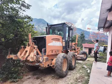 📰🎙️ #Entrevista | En #ElDespertador conversamos con el alcalde de #SanAntonioTolima, José Deiler Lasso. El mandatario se refirió al estado de algunas vías tanto en la zona urbana como rural del municipio, destacando los trabajos de mantenimiento que se vienen adelantando. Asimismo, hizo un llamado a la comunidad para que apoye este proceso manteniendo los caminos despejados, lo que permitirá que la maquinaria pueda avanzar con mayor eficacia y rapidez en las intervenciones. 📌 Escuche aquí la intervención completa del alcalde José Deiler Lasso 👉 🎥 #SanAntonio #Tolima    