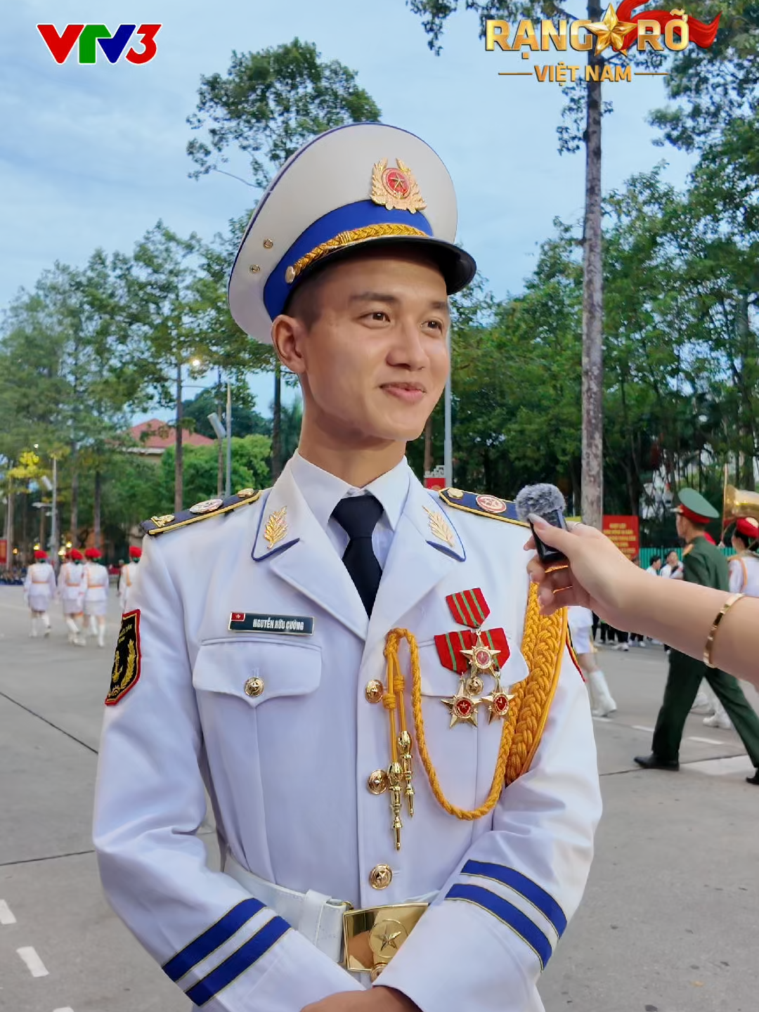 Không chỉ giỏi việc quân, Chiến sĩ 